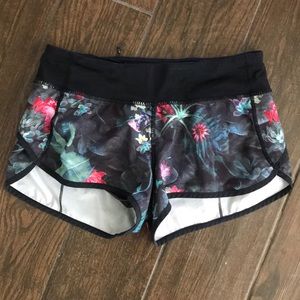 Rare print! Lululemon Curious Jungle Speed Shorts